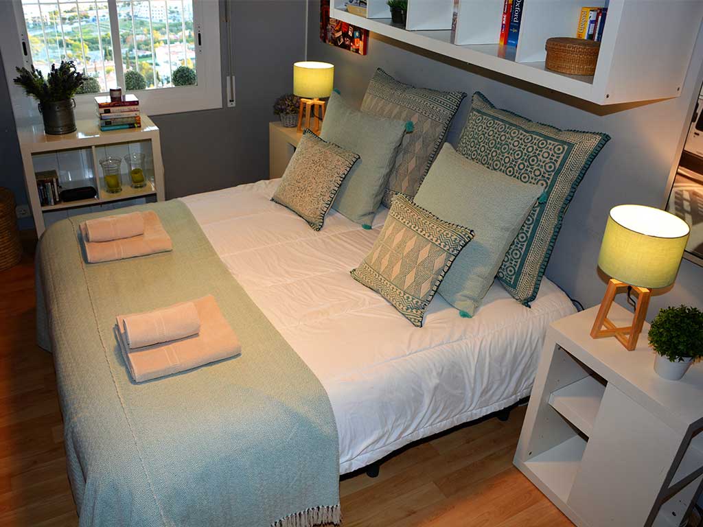 Casa de verano con piscina en Sitges y habitación nº3 con cama doble