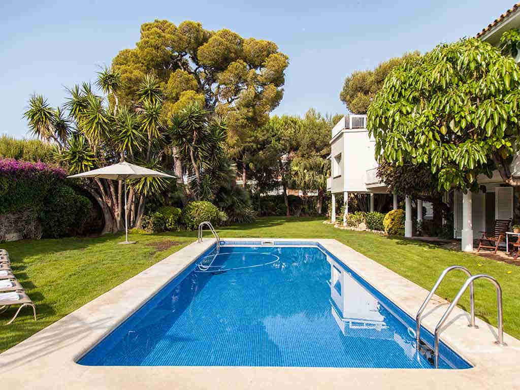 Villa vacacional en Sitges: piscina