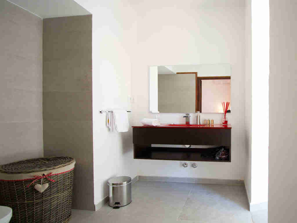 Casa en sitges cerca de barcelona: cuarto de baño