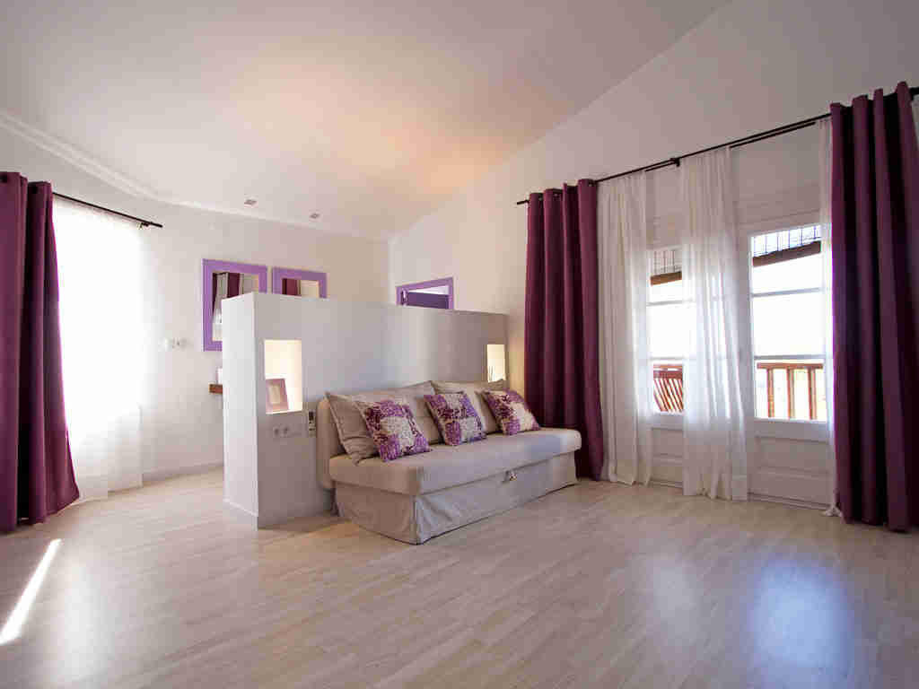 Casa en sitges cerca de barcelona: cama individual