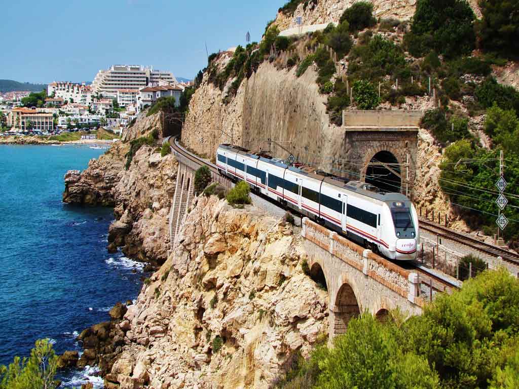 tus vacaciones de verano en tren.